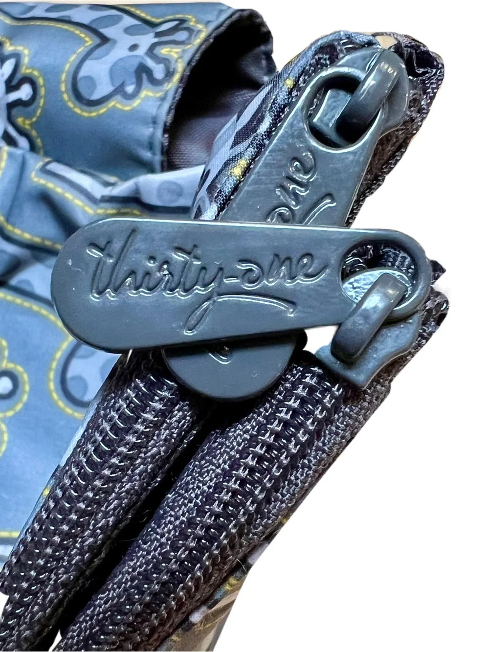 Thirty-One Zip-Top Tote in the Go Go Giraffe print with seven pockets